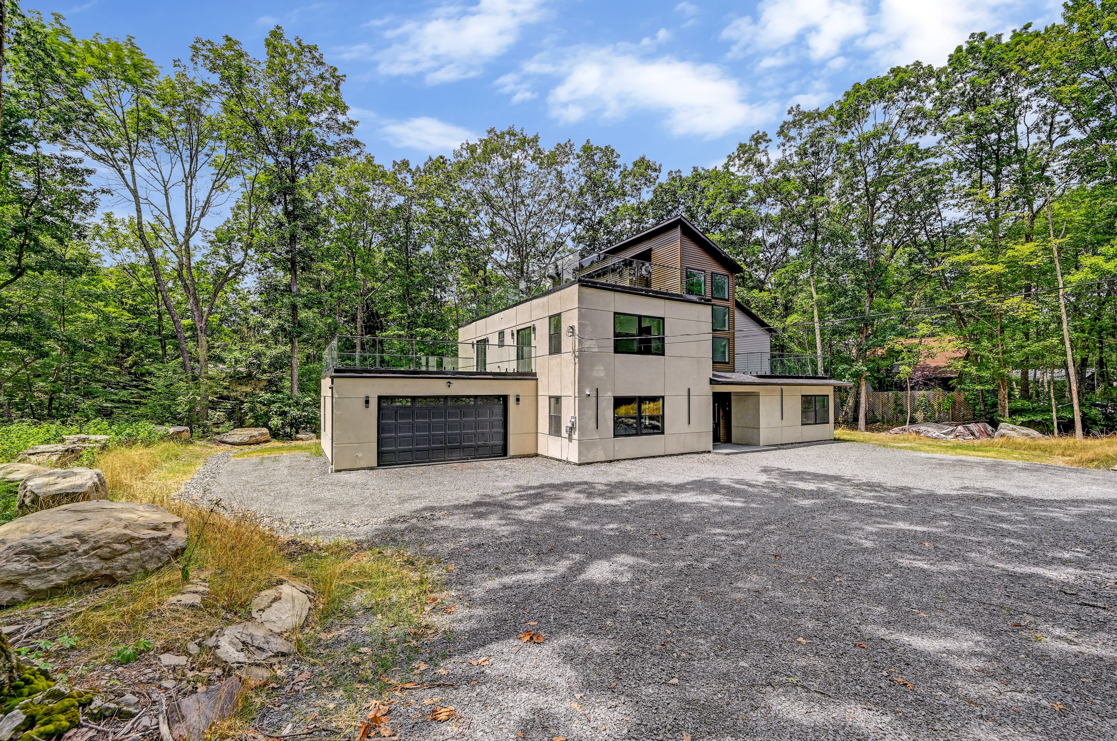 328 Forest Dr, Lords Valley, PA